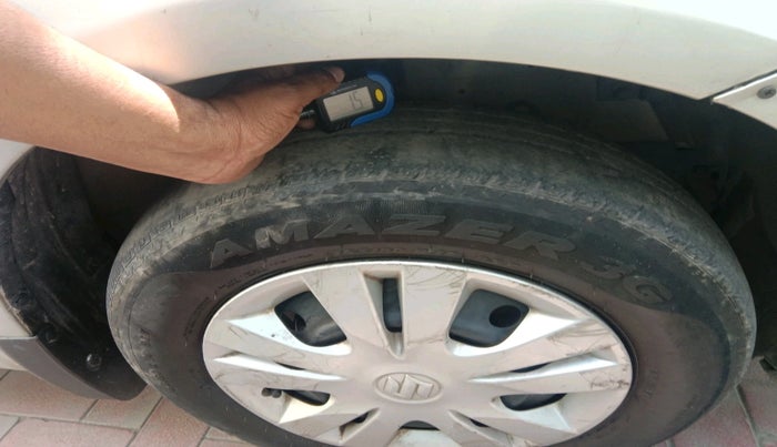 2013 Maruti Swift VXI, CNG, Manual, 88,153 km, tyre