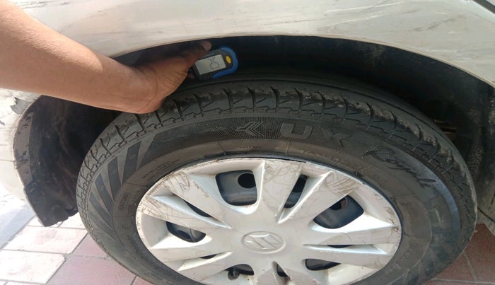 2013 Maruti Swift VXI, CNG, Manual, 88,153 km, tyre