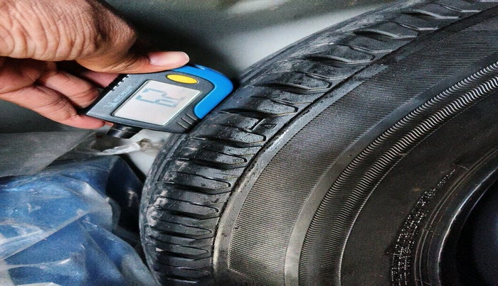 2022 Maruti Dzire VXI CNG, CNG, Manual, 82,569 km, tyre