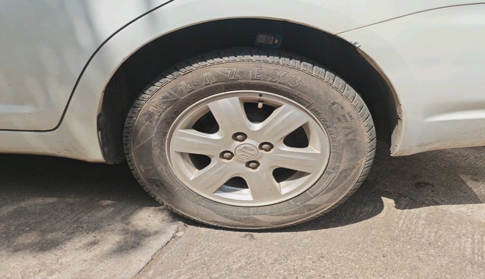 2010 Maruti Swift Dzire ZXI, Petrol, Manual, 33,538 km, tyre