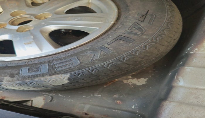 2010 Maruti Swift Dzire ZXI, Petrol, Manual, 33,538 km, tyre