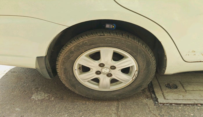 2010 Maruti Swift Dzire ZXI, Petrol, Manual, 33,538 km, tyre