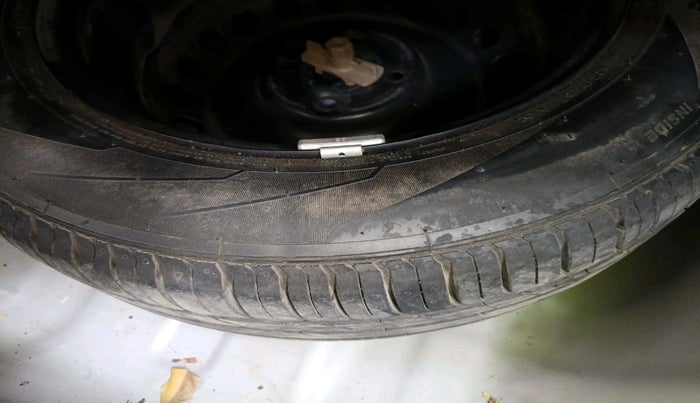 2017 Hyundai Verna 1.6 VTVT SX (O) AT, Petrol, Automatic, 64,543 km, tyre