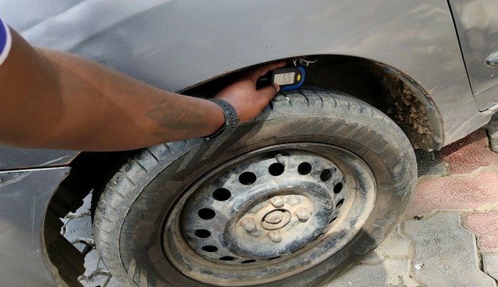 2015 Maruti Wagon R 1.0 LXI, CNG, Manual, 1,08,759 km, tyre