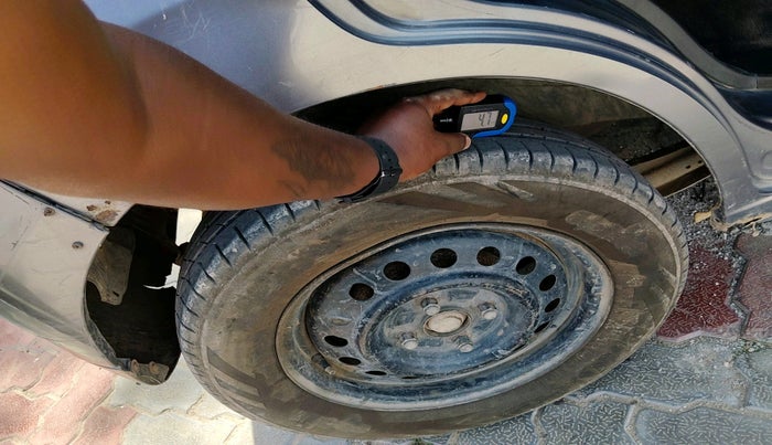 2015 Maruti Wagon R 1.0 LXI, CNG, Manual, 1,08,759 km, tyre