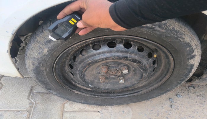 2015 Honda Mobilio 1.5L I-DTEC S, Diesel, Manual, 2,44,522 km, tyre