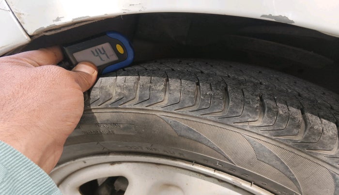 2011 Chevrolet Beat PS PETROL, Petrol, Manual, 1,46,222 km, tyre