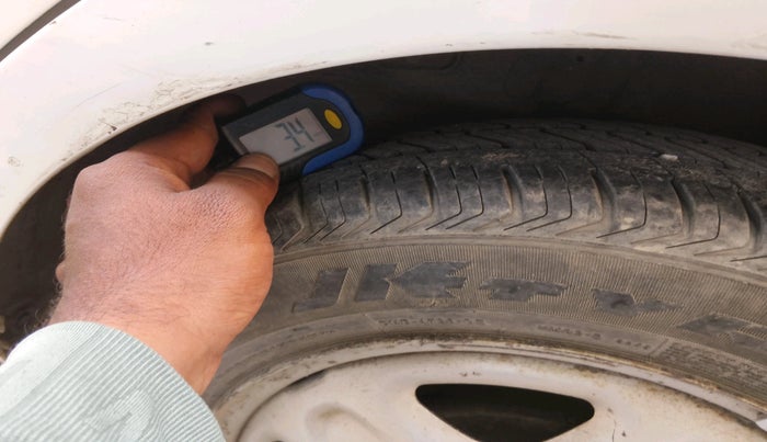 2011 Chevrolet Beat PS PETROL, Petrol, Manual, 1,46,222 km, tyre