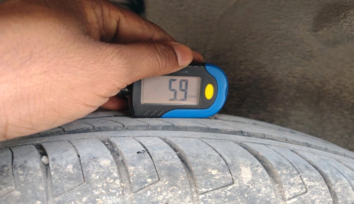 2014 Maruti Swift VXI, Petrol, Manual, 93,785 km, tyre