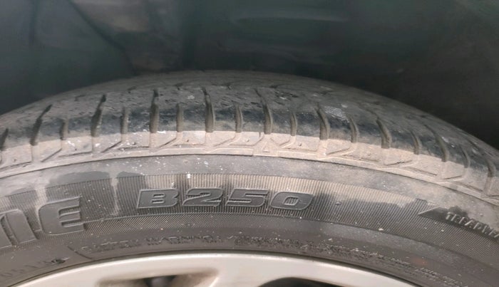 2013 Renault Scala RXL PETROL, Petrol, Manual, 15,924 km, tyre