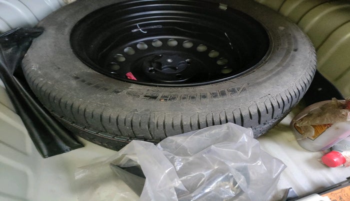 2013 Renault Scala RXL PETROL, Petrol, Manual, 15,924 km, tyre