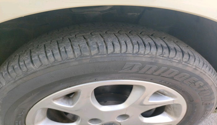 2013 Renault Scala RXL PETROL, Petrol, Manual, 15,924 km, tyre