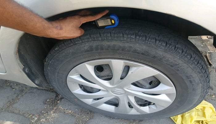 2010 Maruti Swift VXI, CNG, Manual, 1,01,879 km, tyre