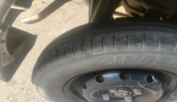 2011 Maruti Alto LXI, Petrol, Manual, 1,26,900 km, tyre