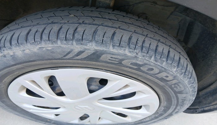 2016 Maruti Swift VXI O, Petrol, Manual, 96,592 km, tyre