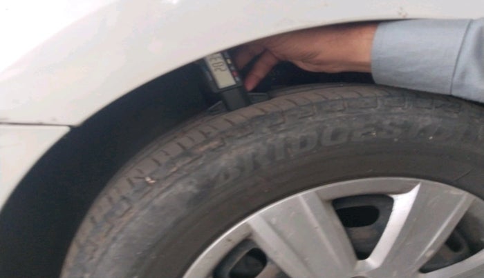 2012 Volkswagen Vento TRENDLINE DIESEL 1.6, Diesel, Manual, 1,17,583 km, tyre