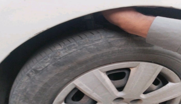 2012 Volkswagen Vento TRENDLINE DIESEL 1.6, Diesel, Manual, 1,17,583 km, tyre