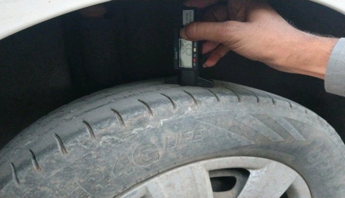 2012 Volkswagen Vento TRENDLINE DIESEL 1.6, Diesel, Manual, 1,17,583 km, tyre