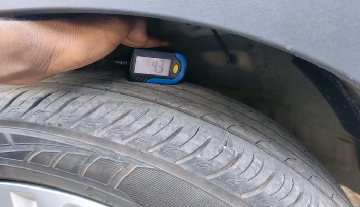 2021 KIA SONET HTK 1.2, Petrol, Manual, 1,03,825 km, tyre