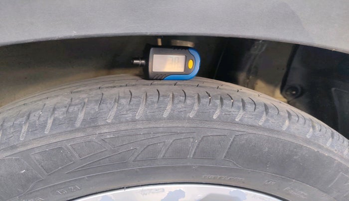 2021 KIA SONET HTK 1.2, Petrol, Manual, 1,03,825 km, tyre