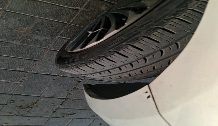 2016 Hyundai Xcent BASE 1.2, CNG, Manual, 2,09,871 km, tyre