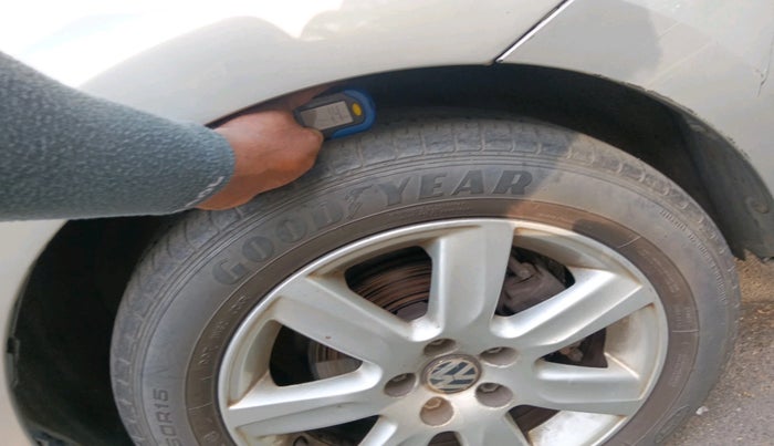 2011 Volkswagen Vento HIGHLINE 1.6 MPI, Petrol, Manual, 1,11,084 km, tyre