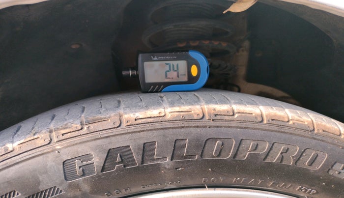 2013 Volkswagen Vento HIGHLINE DIESEL 1.6, Diesel, Manual, 97,447 km, tyre