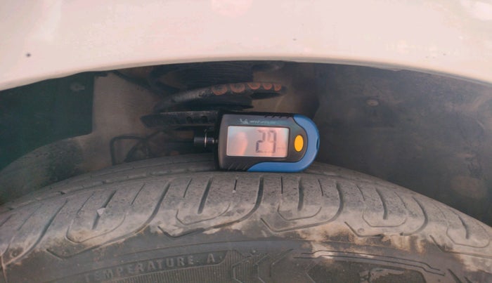 2013 Volkswagen Vento HIGHLINE DIESEL 1.6, Diesel, Manual, 97,447 km, tyre