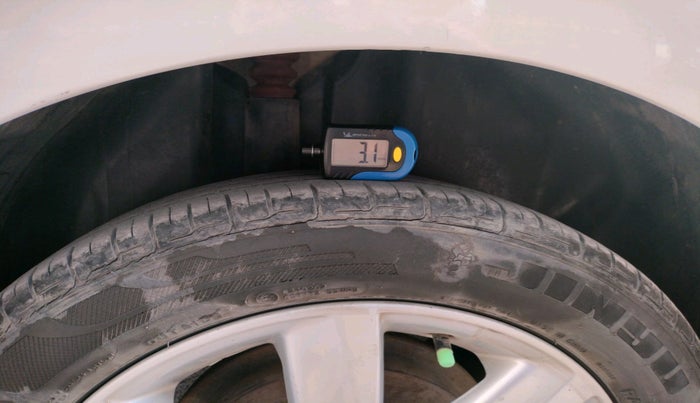 2013 Volkswagen Vento HIGHLINE DIESEL 1.6, Diesel, Manual, 97,447 km, tyre