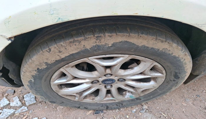 2015 Ford Ecosport TITANIUM 1.5L DIESEL, Diesel, Manual, 1,10,476 km, tyre