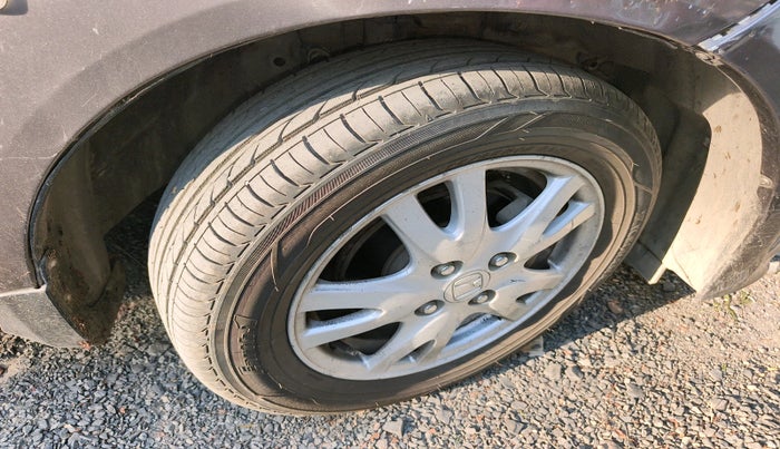 2012 Honda Brio V MT, Petrol, Manual, 1,27,728 km, tyre