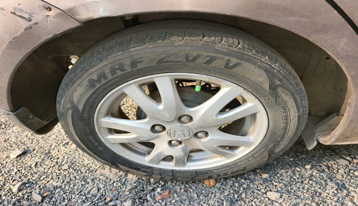 2012 Honda Brio V MT, Petrol, Manual, 1,27,728 km, tyre