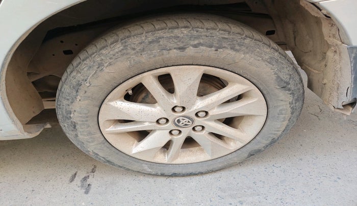 2018 Toyota Innova Crysta 2.4 GX AT 8 STR, Diesel, Automatic, 82,418 km, tyre