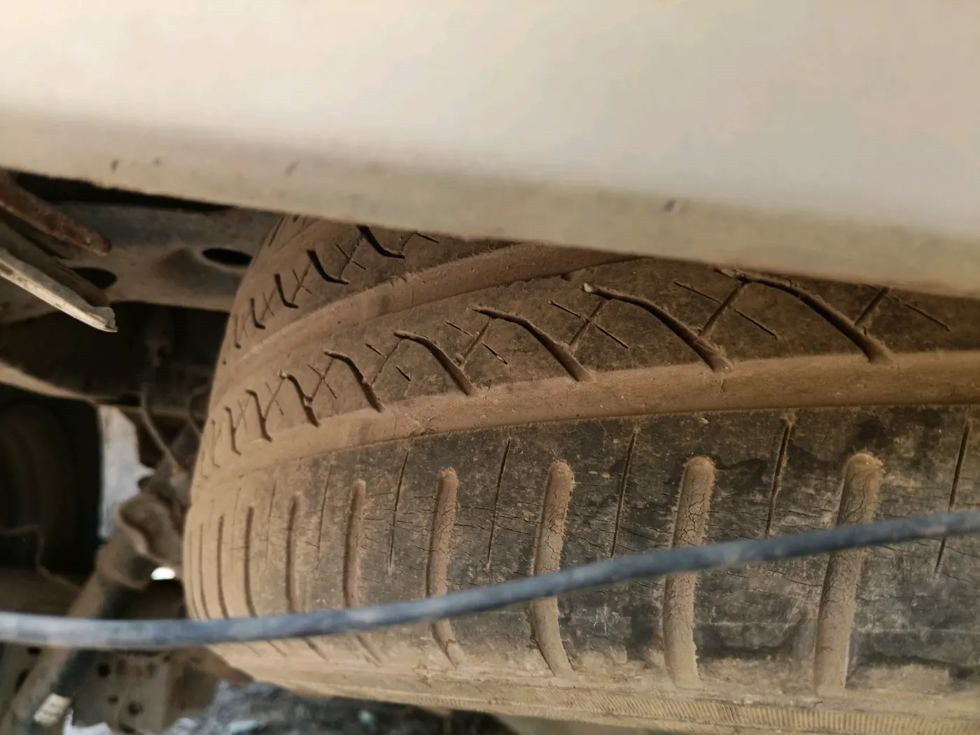 2006 Toyota Innova E 2.5, Diesel, Manual, 1,63,789 km, tyre