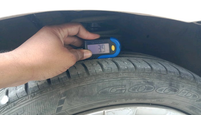 2013 Toyota Etios GD, Diesel, Manual, 2,16,507 km, tyre