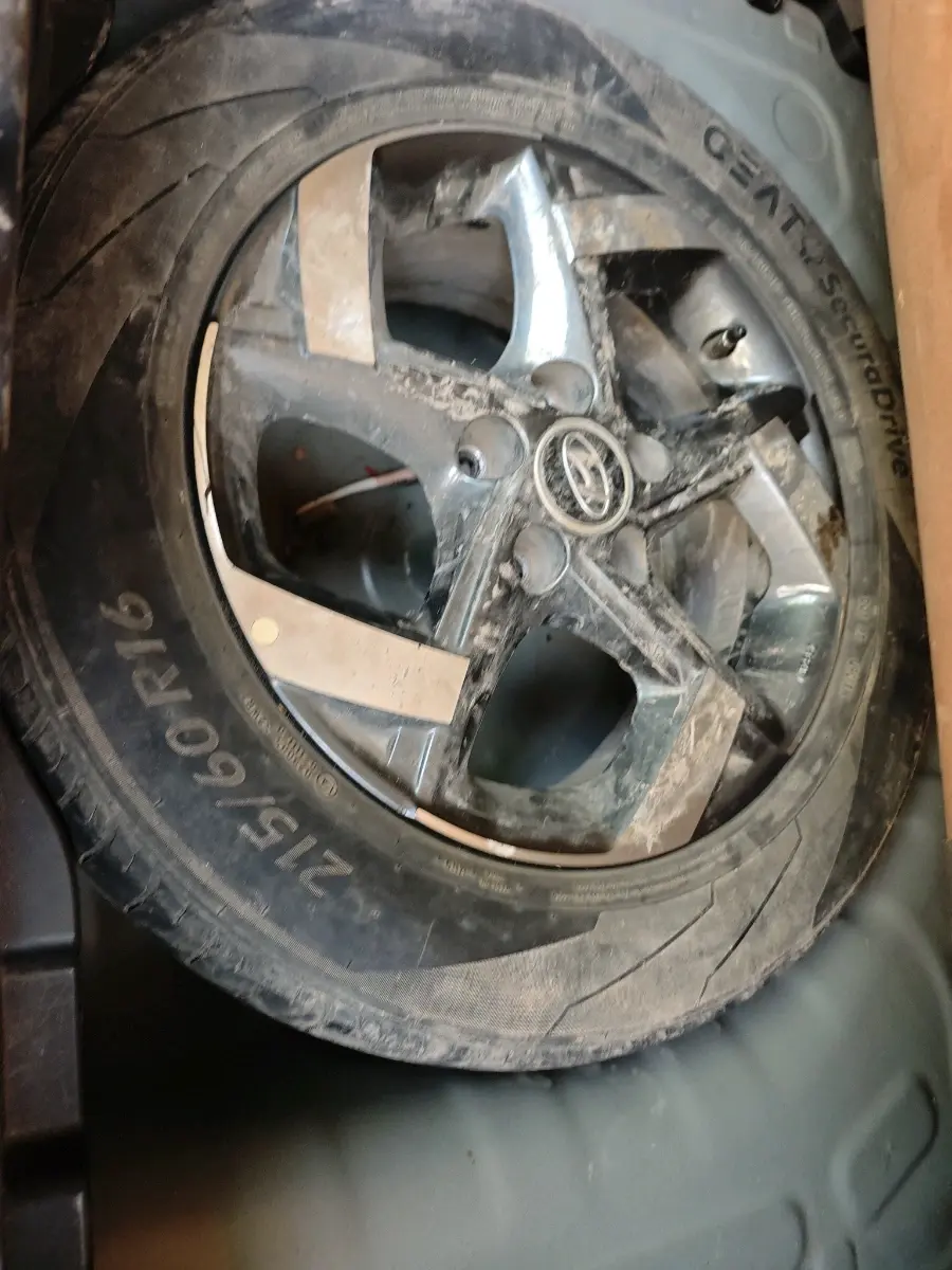 2019 Hyundai VENUE SX 1.0 TURBO, Petrol, Manual, 62,841 km, tyre