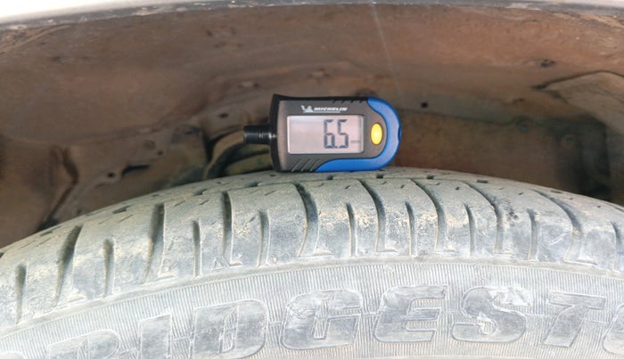 2019 Toyota Innova Crysta 2.7 GX AT 7 STR, Petrol, Automatic, 29,452 km, tyre