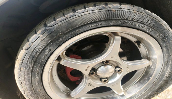 2004 Maruti Baleno VXI, Petrol, Manual, 1,12,827 km, tyre