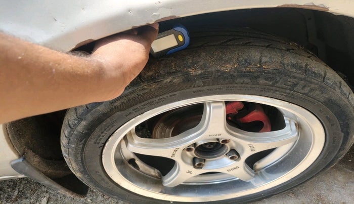 2004 Maruti Baleno VXI, Petrol, Manual, 1,12,827 km, tyre