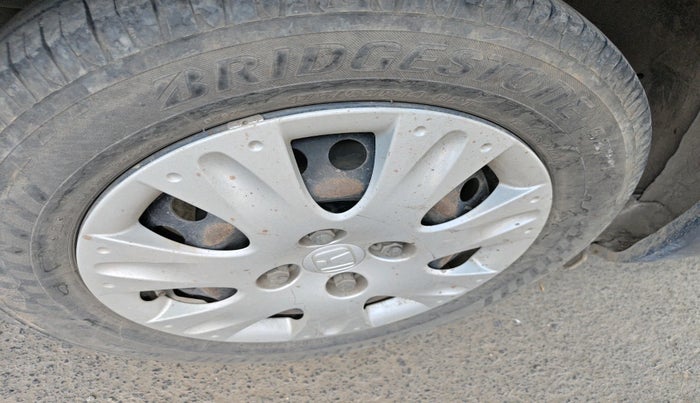 2016 Honda Amaze 1.2L I-VTEC SX, Petrol, Manual, 1,00,989 km, tyre