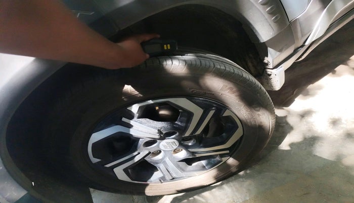 2022 Maruti BREZZA VXI SMART HYBRID, Petrol, Manual, 1,33,183 km, tyre