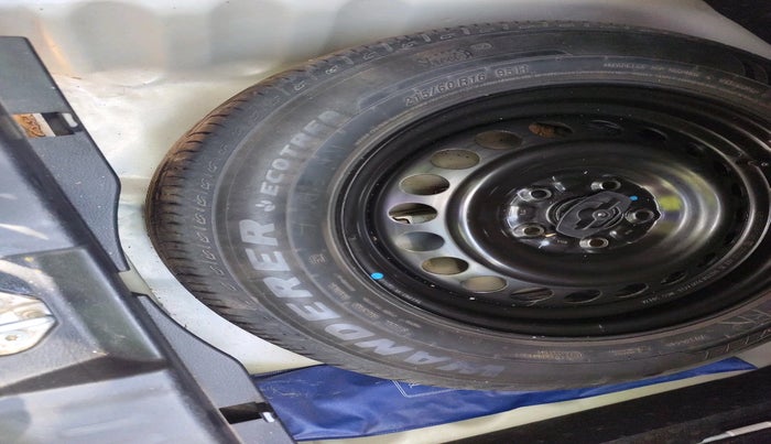 2022 Maruti BREZZA VXI SMART HYBRID, Petrol, Manual, 1,33,183 km, tyre