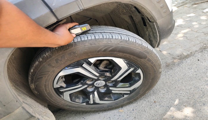 2022 Maruti BREZZA VXI SMART HYBRID, Petrol, Manual, 1,33,183 km, tyre