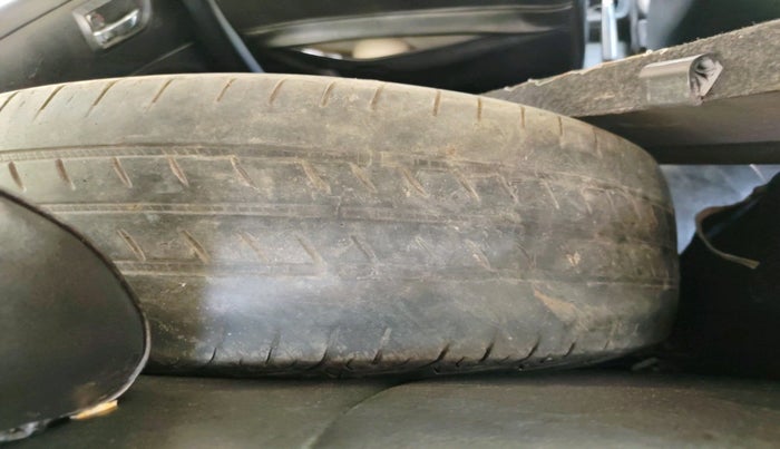 2012 Maruti Swift ZXI, CNG, Manual, 2,50,693 km, tyre