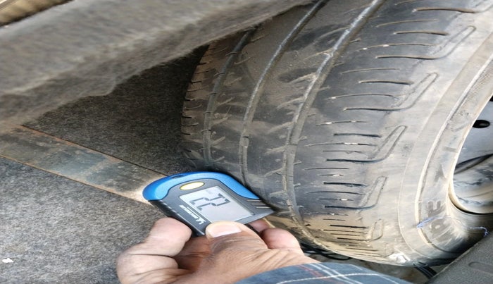 2021 Maruti Alto LXI, CNG, Manual, 96,139 km, tyre