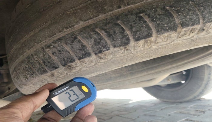 2018 Mahindra XUV500 W7, Diesel, Manual, 1,59,256 km, tyre