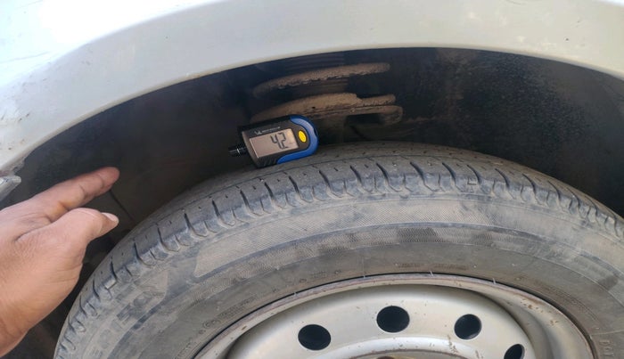 2011 Maruti Swift Dzire VXI, CNG, Manual, 85,000 km, tyre