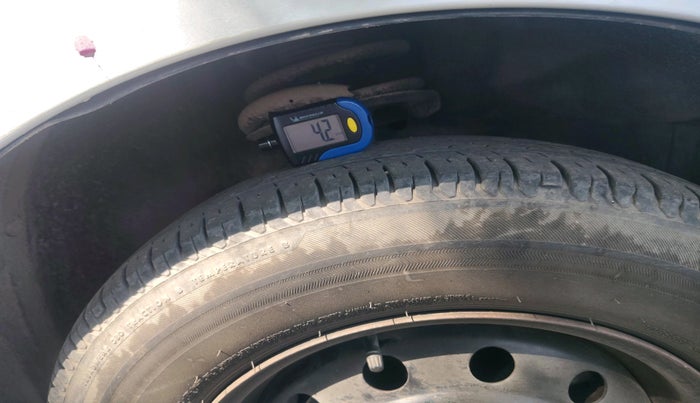 2011 Maruti Swift Dzire VXI, CNG, Manual, 85,000 km, tyre