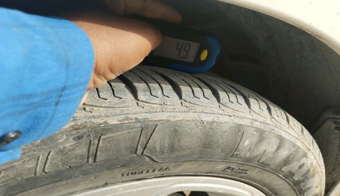 2015 Ford Ecosport AMBIENTE 1.5L PETROL, Petrol, Manual, 1,29,956 km, tyre