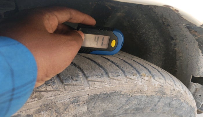 2015 Ford Ecosport AMBIENTE 1.5L PETROL, Petrol, Manual, 1,29,956 km, tyre